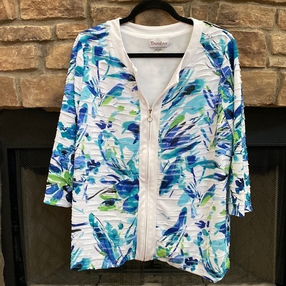 TanJan white. blue and green, light weight lined jacket with silver zipper. 1X